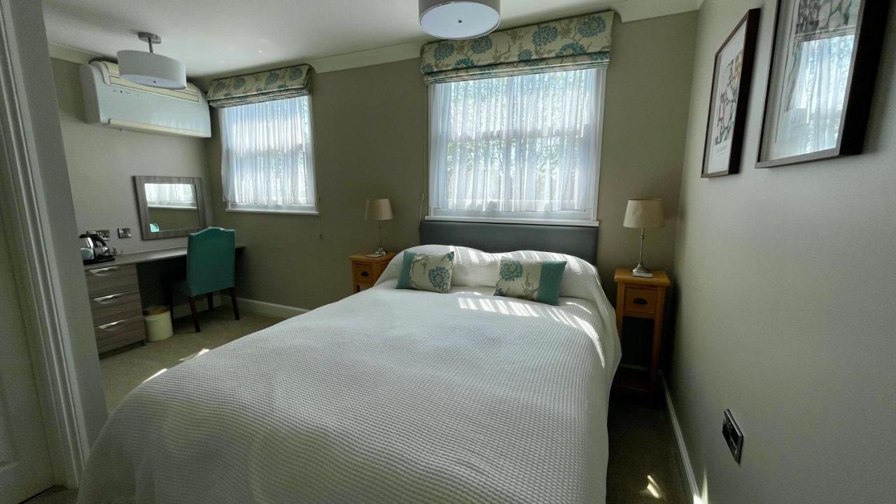 Yorke Lodge Bed And Breakfast Canterbury Exterior photo